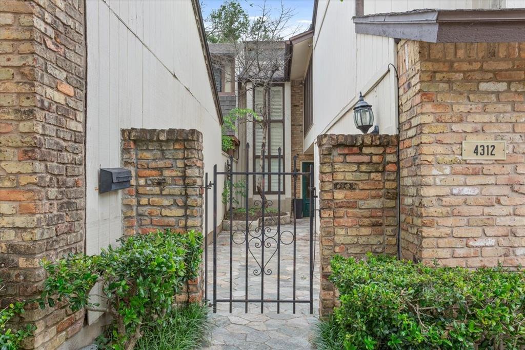 4312 Village Oak Drive