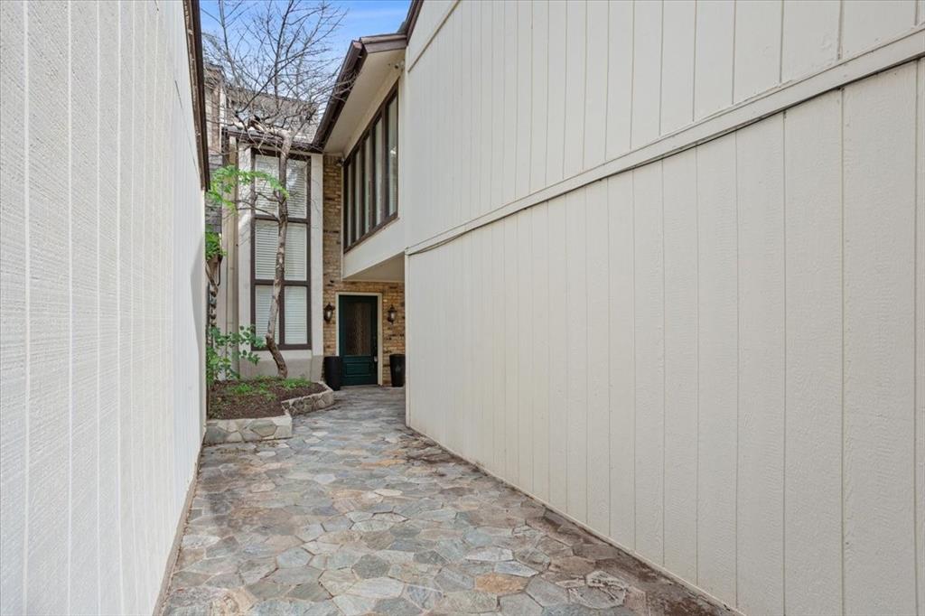 4312 Village Oak Drive