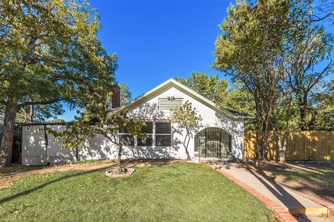 922 Cristler Avenue Dallas TX 75223