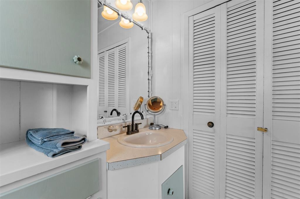 Island Oaks - Residential