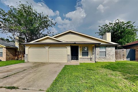 Photo of 5211 Carpenter Drive, Arlington, TX 76017 (MLS # 21261360)