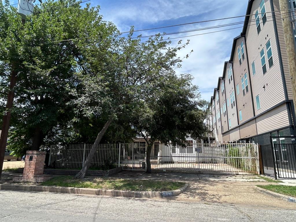 731 W 10th Street