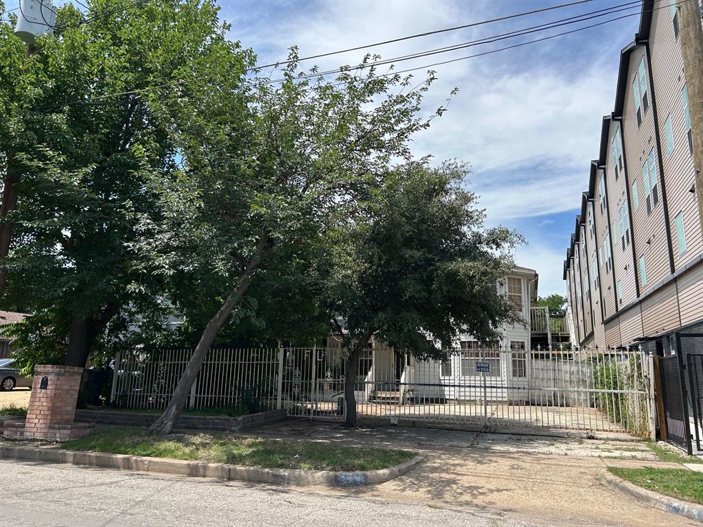 731 W 10th Street