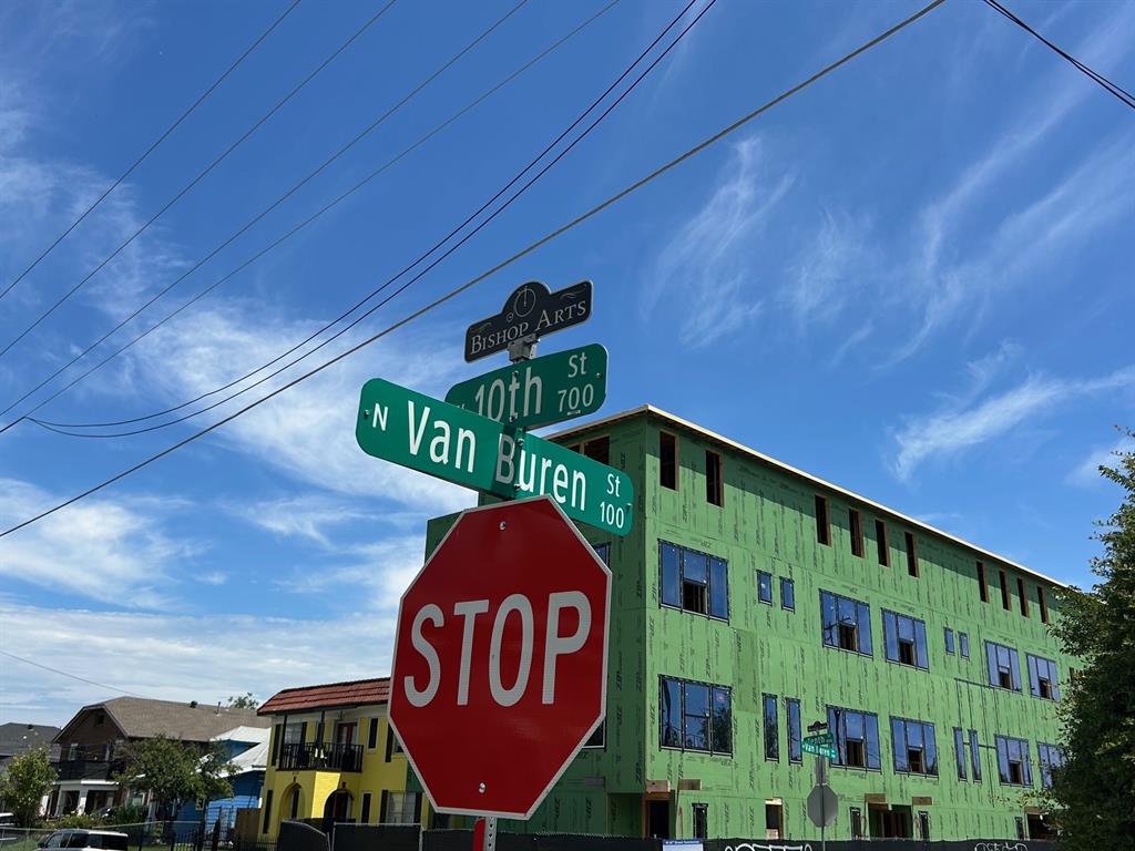 731 W 10th Street