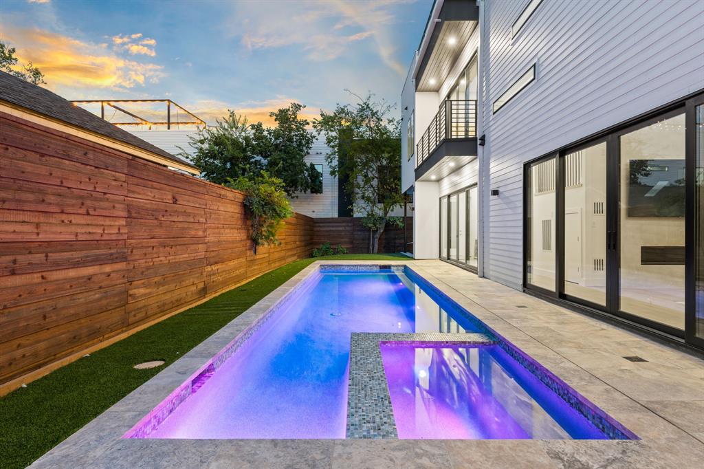 Henderson Ave - Residential