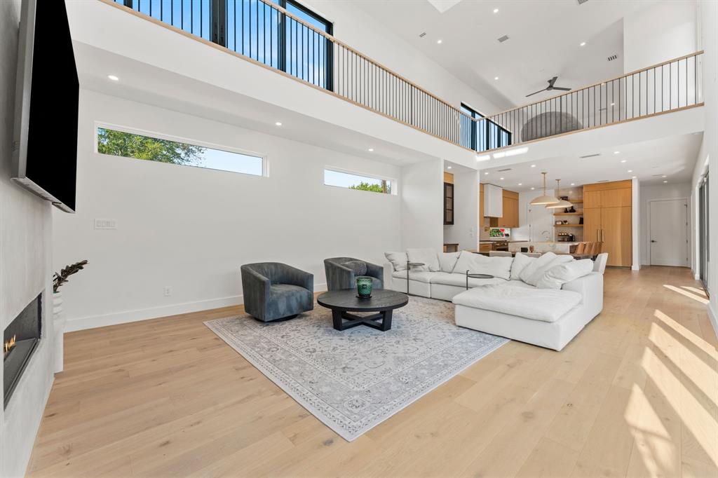 Henderson Ave - Residential