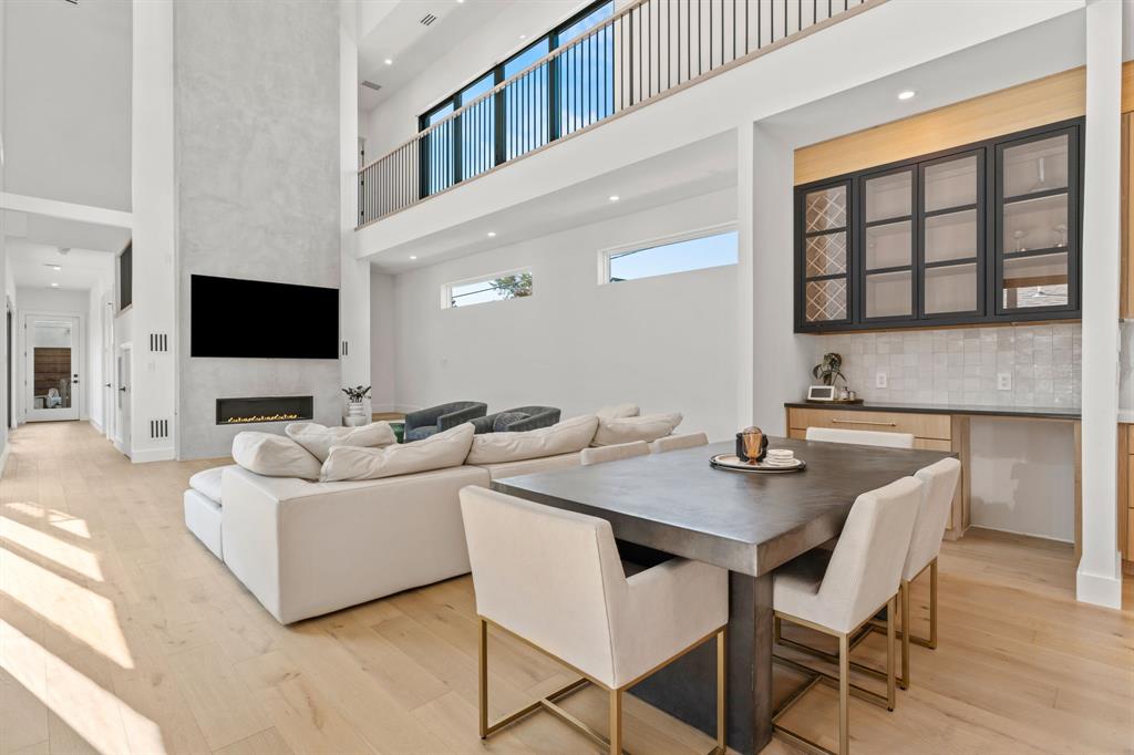 Henderson Ave - Residential