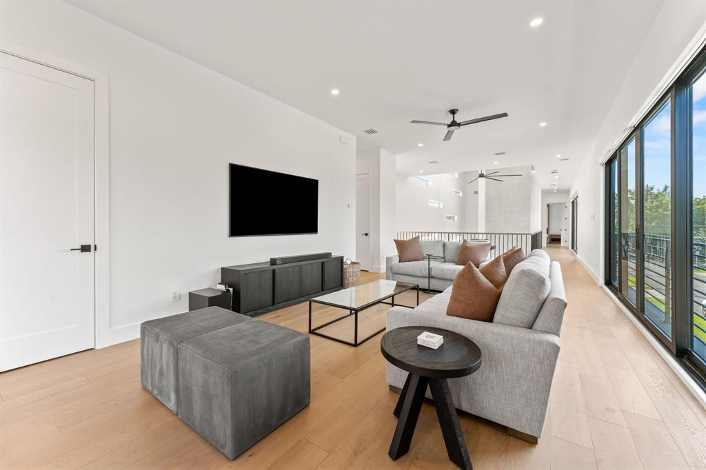 Henderson Ave - Residential