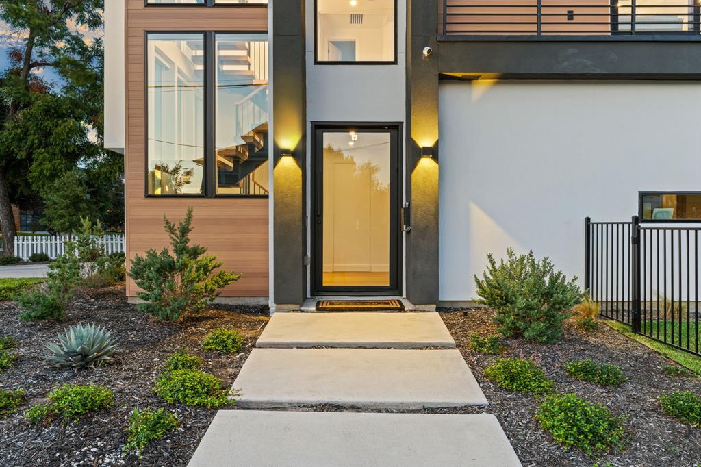 Henderson Ave - Residential