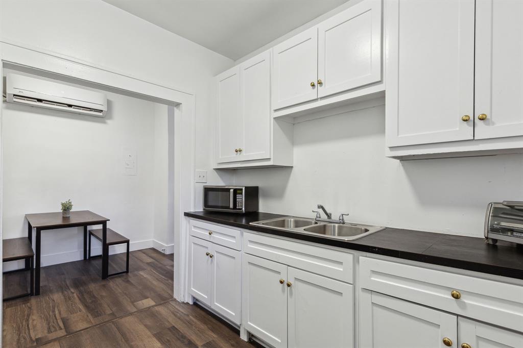 Dallas Land & Loan 02 - Residential Income