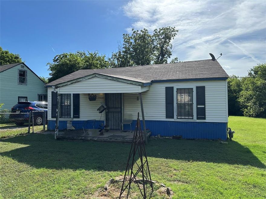 Calling all investors, flippers and DIY enthusiasts! This property requires major repairs but presents a great opportunity for renovation and resale.
The location and lot size make it worth the effort! Bring your tools and imagination! The property is being sold as and will require substantial renovations.