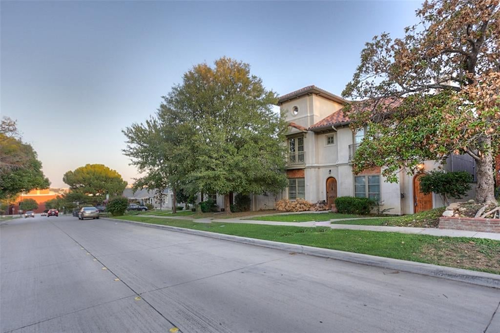 3637 Crestline Road