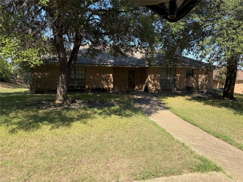 Photo of 1129 Evergreen Circle, DeSoto, TX 75115 (MLS # 21409015)