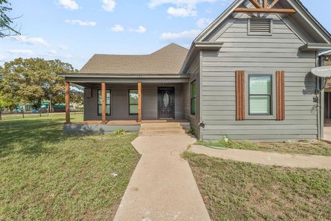 153 E Norway Street Walnut Springs TX 76690