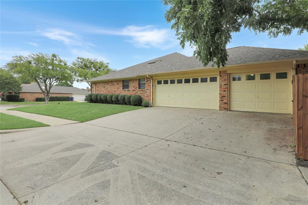 300 Dogwood Trail