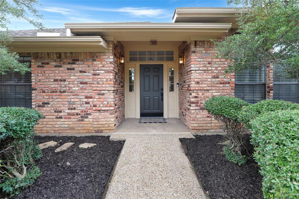 300 Dogwood Trail