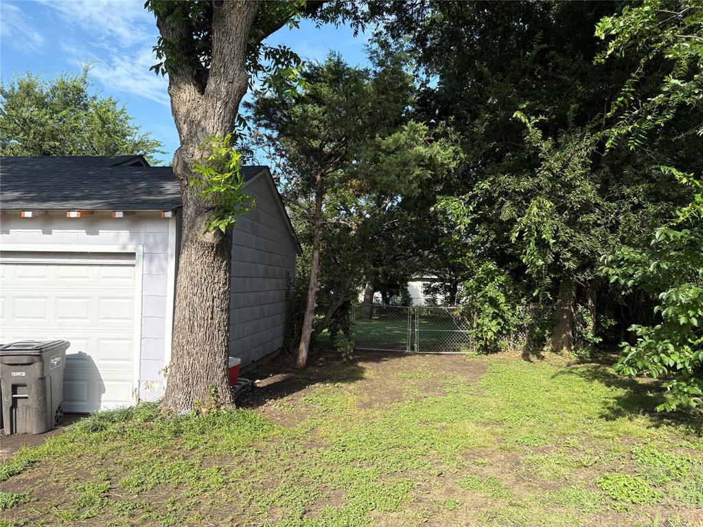 7433 Mohawk Avenue