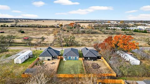 Photo of 506 Broadway Street, Whitesboro, TX 76273 (MLS # 21116342)