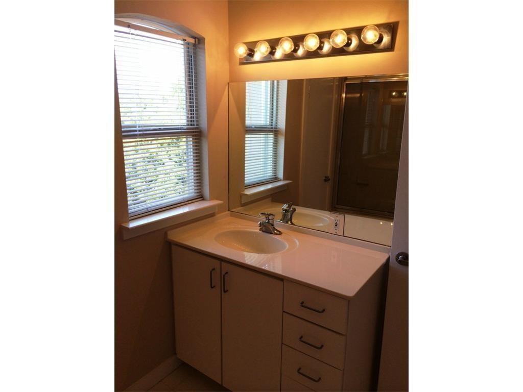 Dallas, Texas 75219, United States, 2 Bedrooms Bedrooms, ,3 BathroomsBathrooms,Residential,Active,179215