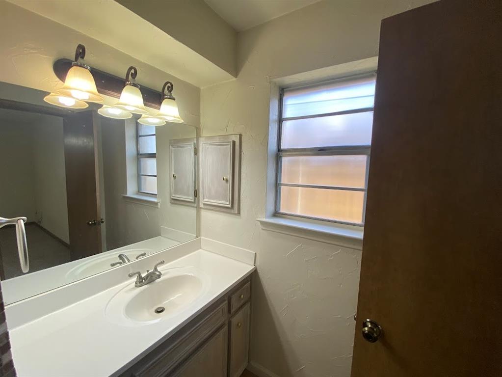 Dallas North Estates 12th Instl - Residential Lease