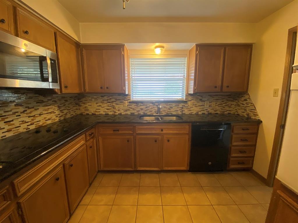 Dallas North Estates 12th Instl - Residential Lease