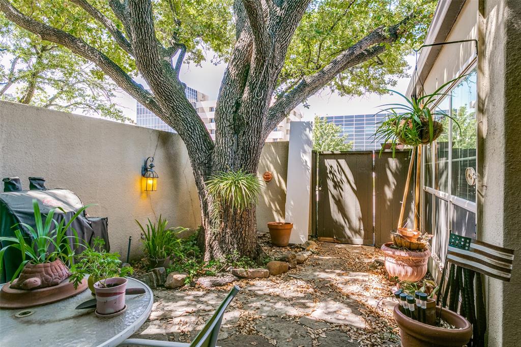 Del Paseo Twnhs - Residential