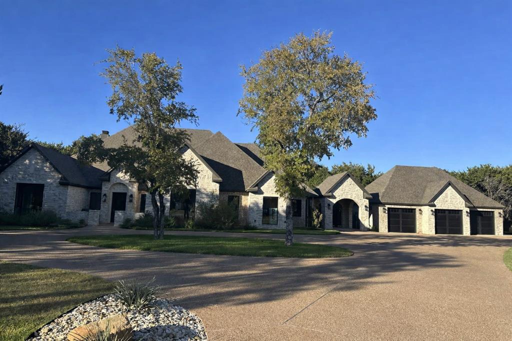 1136 Queen Elizabeth Drive