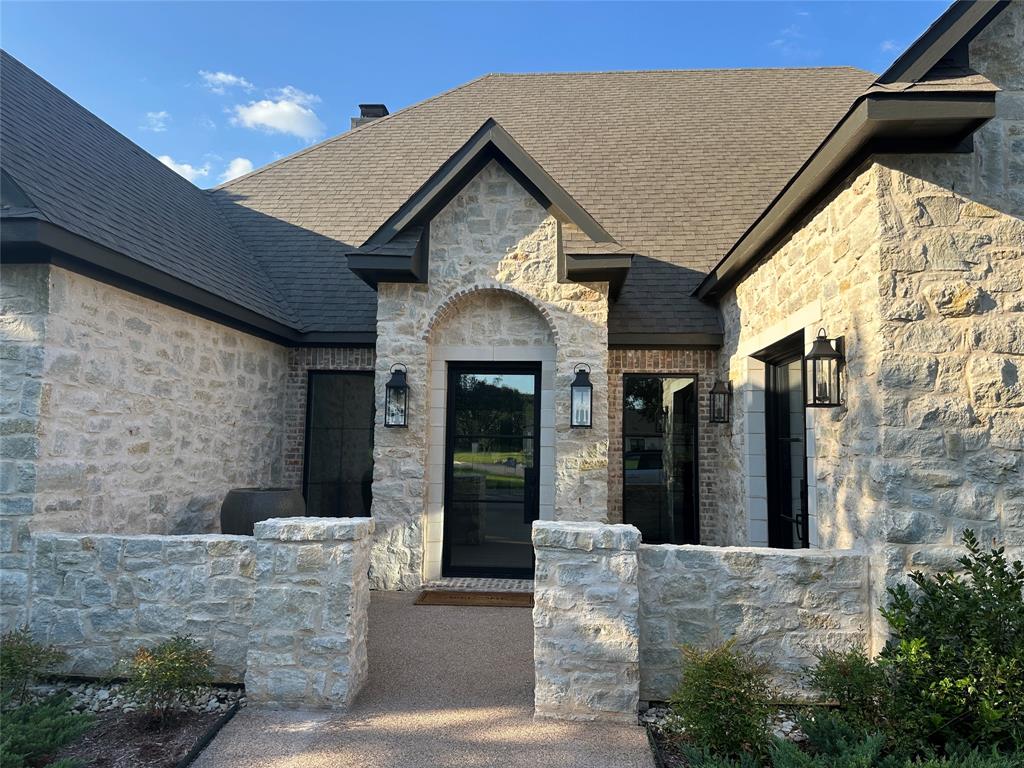 1136 Queen Elizabeth Drive