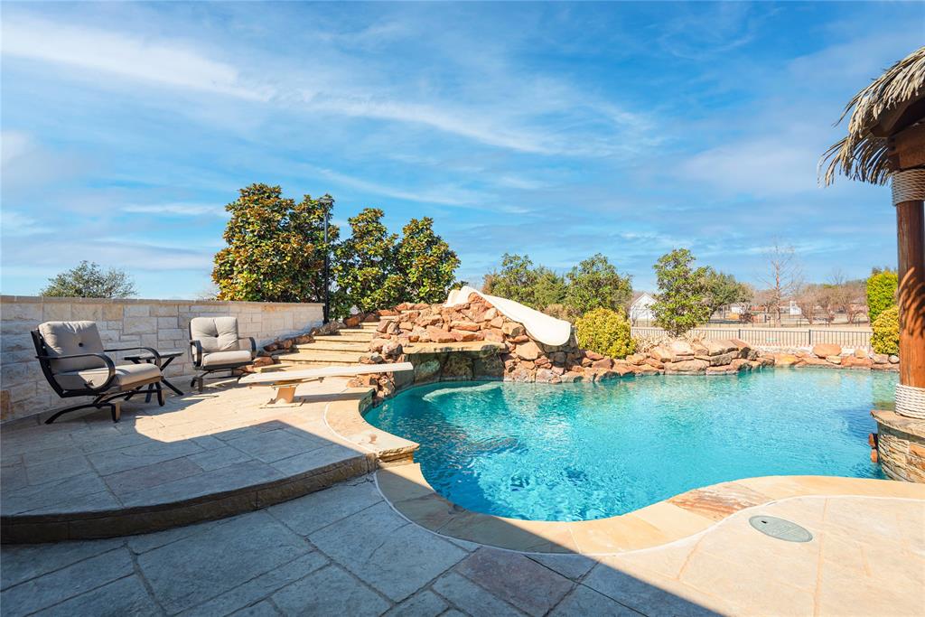 3305 Twin Lakes Drive