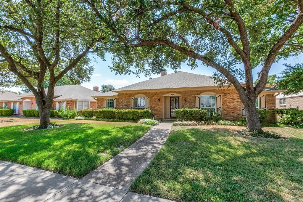 1700 Mayflower Drive