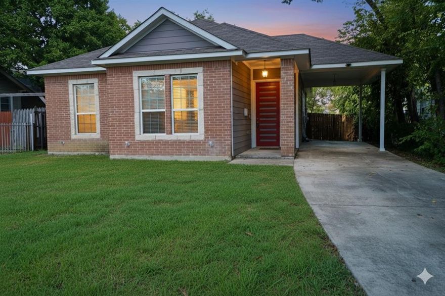 Pet Friendly with lease terms starting at 12 months. 
4-bed, 2-bath home with open floor plan, granite countertops and island kitchen.
This home offers comfortable living with a private fenced backyard. Located just 10 minutes from Downtown, Uptown, Bishop Arts, the Dallas Zoo, and major job centers. 
Schedule your showing today and take advantage of complimentary 2 hours of professional moving services when you sign your lease.