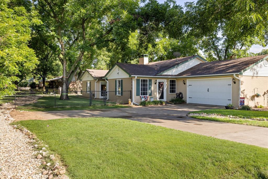9209 Hanging Moss Drive