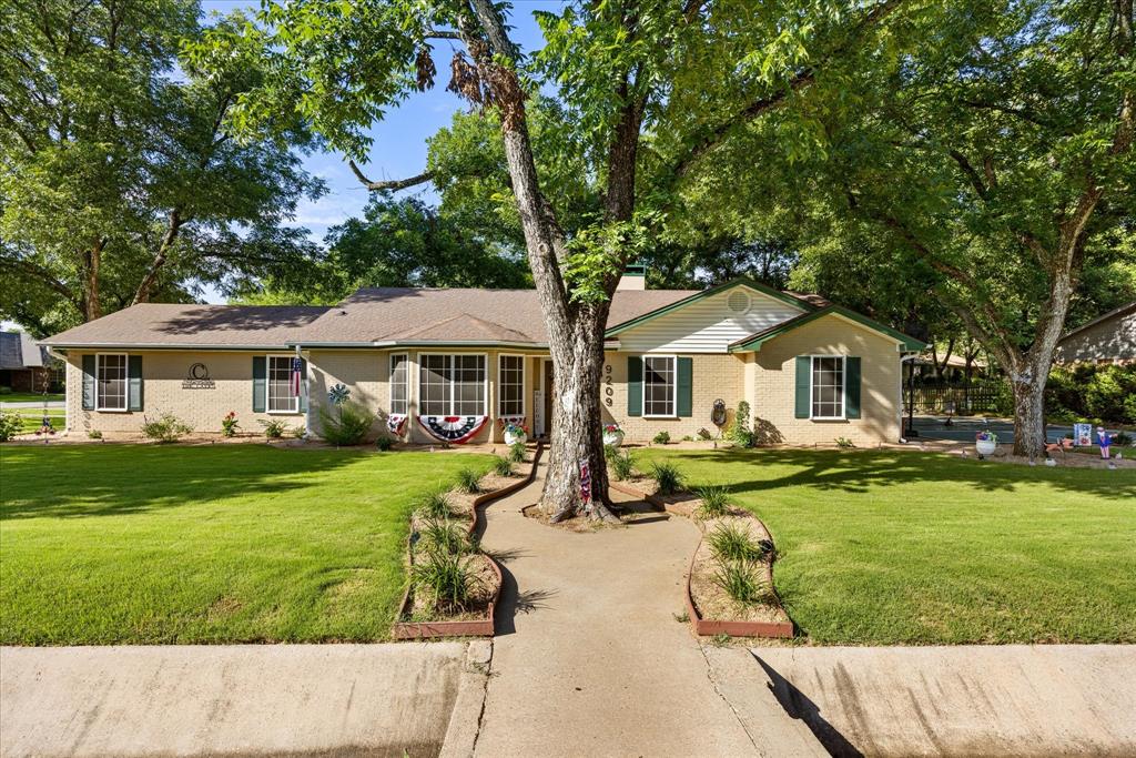 9209 Hanging Moss Drive