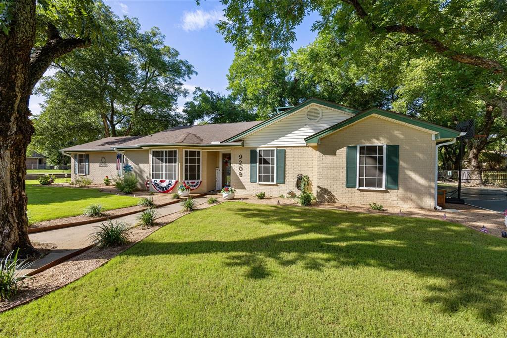 9209 Hanging Moss Drive