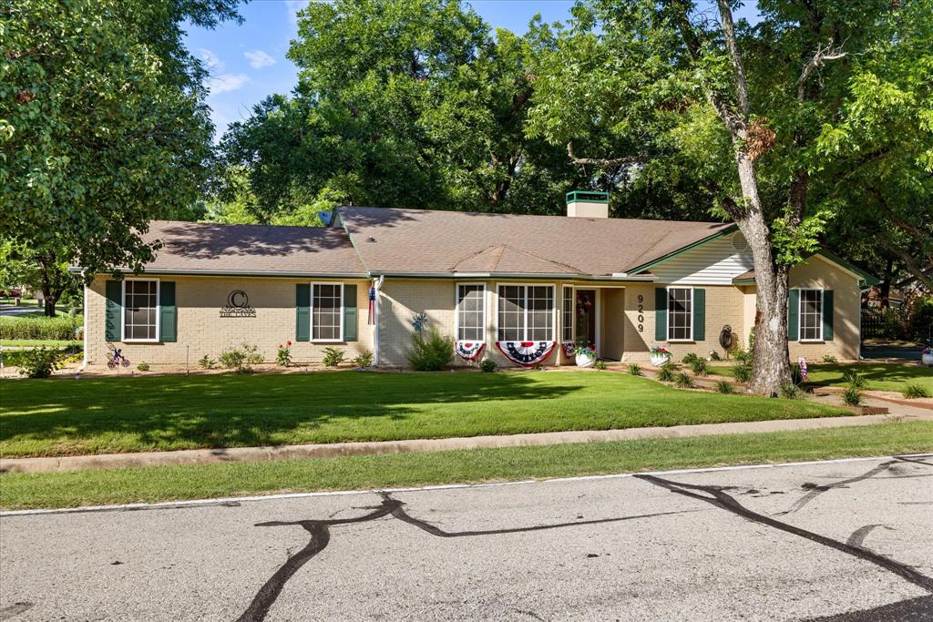 9209 Hanging Moss Drive
