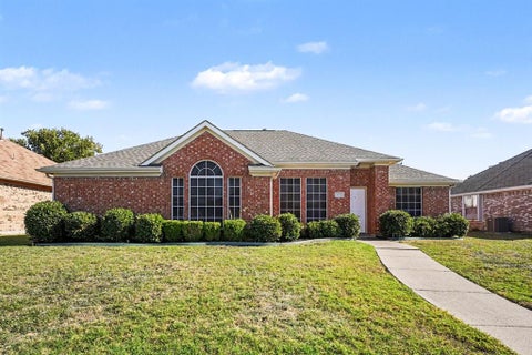 Photo of 2604 Creek Crossing Road, Mesquite, TX 75181 (MLS # 21419047)