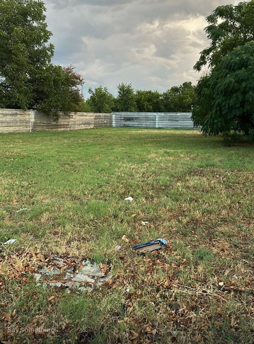 Whether you're an Investor or a future homeowner looking to build your dream home or next project, this is it! Situated near highways 287 and 820 and just minutes from Downtown Fort Worth. This lot has potential!