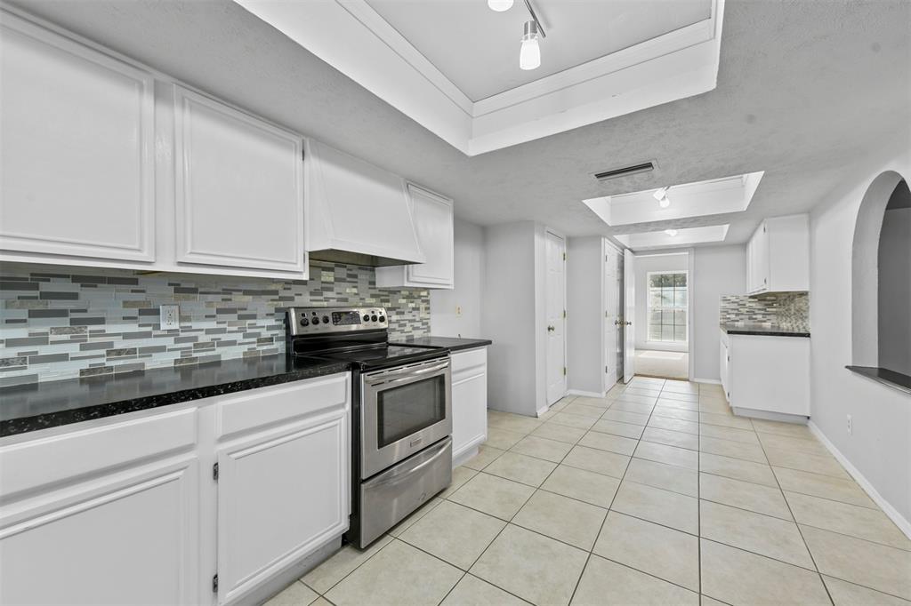 Carrollton, Texas 75007, United States, 4 Bedrooms Bedrooms, ,2 BathroomsBathrooms,Residential,Pending,78381