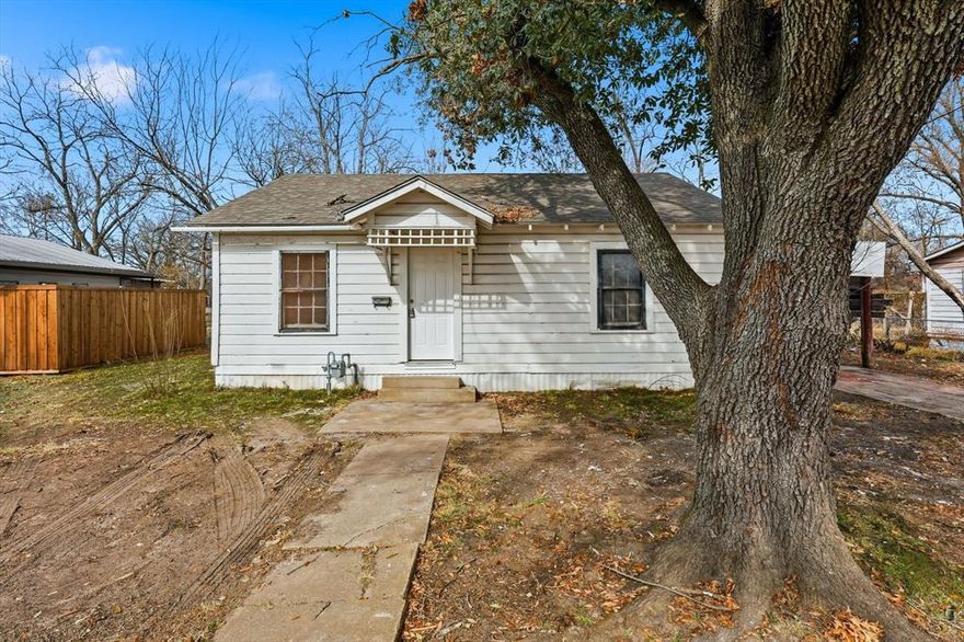 Cute, clean, and recently renovated cottage, ready for a new family to call it home. 3 bedrooms, 2 full bathrooms, new vinyl plank flooring and fresh paint throughout. Kitchen features freshly painted cabinets and new countertops. Large lot with a storage unit towards the back fence line. Attached carport offers space for one car. Great price point and the seller does offer owner financing. Schedule your showing today!