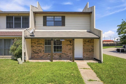 Photo of 1828 Ridgeview Plaza, Mesquite, TX 75149 (MLS # 21328436)