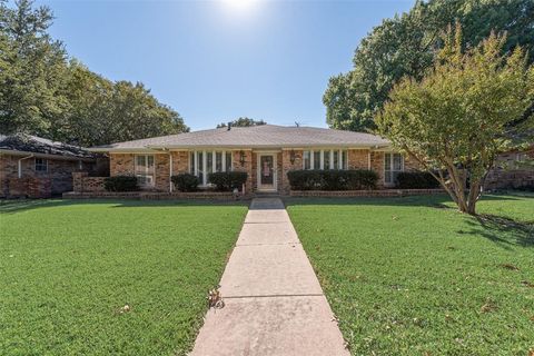 Photo of 1916 Ports O Call Drive, Plano, TX 75075 (MLS # 21102014)