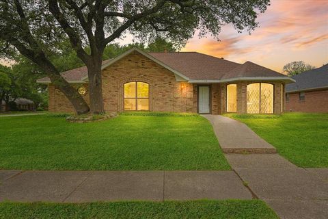 Photo of 3718 Thornhill Way, Rowlett, TX 75088 (MLS # 21240916)