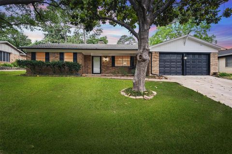 2208 Vail Court Arlington TX 76012