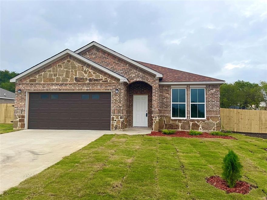 Welcome to your outstanding New Built home!! This 4 bedroom 2.5 bath 2023 new construction offers a beautiful open floor plan perfect for entertaining, with a kitchen including custom cabinets, new appliances & a countertop that overlooks the dinning area and family living space.The spacious master bedroom includes a huge walk-in closet with a connected bathroom and custom made his & hers vanity sinks ,expansive walk in shower plus a relaxing bathing tub.Come take a look at this Gorgeous home !!!great location no front neighbors and convenient access to I35 .