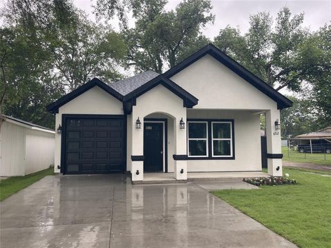 Photo of 602 W Newton Street, Terrell, TX 75160 (MLS # 21246885)