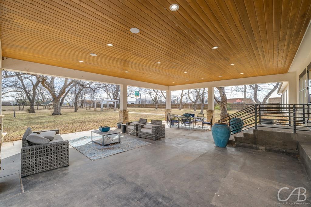 Three Palms - Commercial Sale