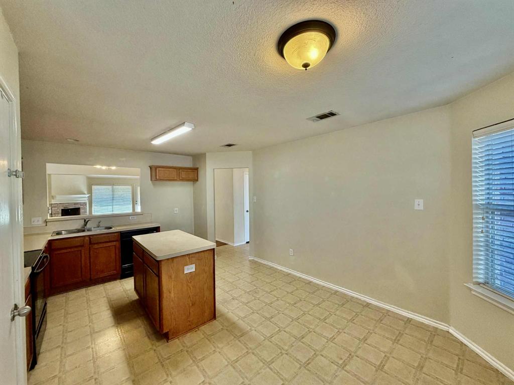 Woods Of Timberlake Add - Residential Lease