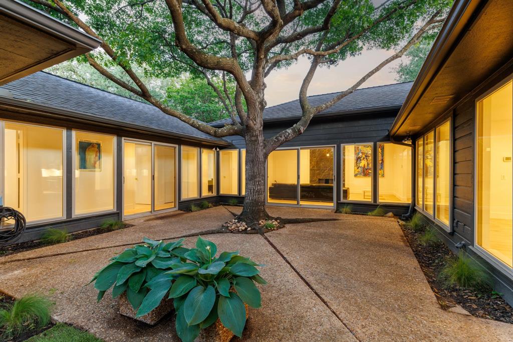 9415 Hill View Drive