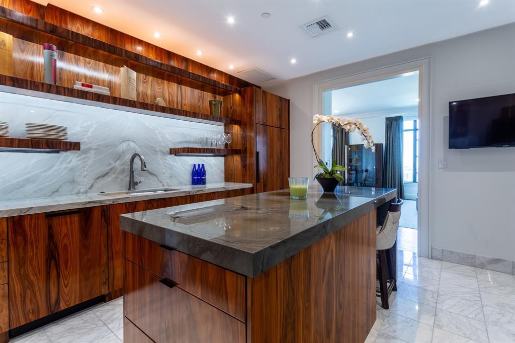 Ritz-Carlton Residences 1 - Residential