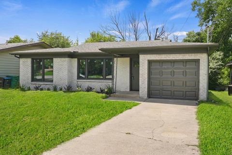 Photo of 3216 Sappington Place, Fort Worth, TX 76116 (MLS # 21299145)